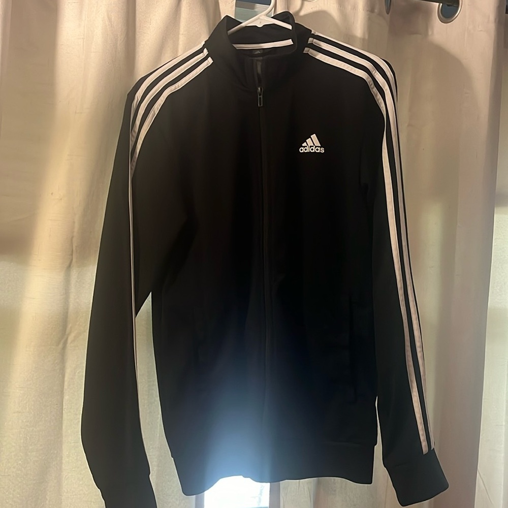 Men’s Adidas warm up jacket. Size small, new without tags.
